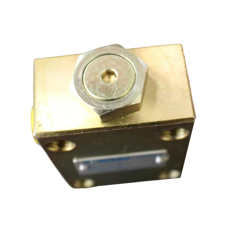 How to improve the working accuracy of small lock for crane outriggers through precision machining?